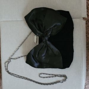Snap velvet clutch with silver strap